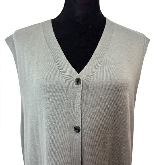 Wool City Sleeveless Button-Down Duster Grey - Picture 3 of 12